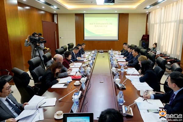 //www.qdxq.crxiaoshuo.com/__local/B/74/14/5B1EC7C4F91BA3DE492F36B0943_6F6A700C_6C870.jpg
